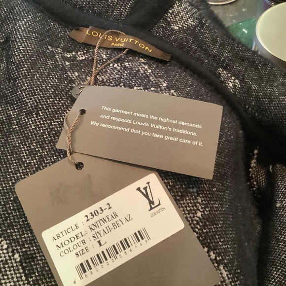 Louis Vuitton Gorgeous Coat New Black White with hood ,big front pockets ❤️❤️❤️ - Picture 10 of 11